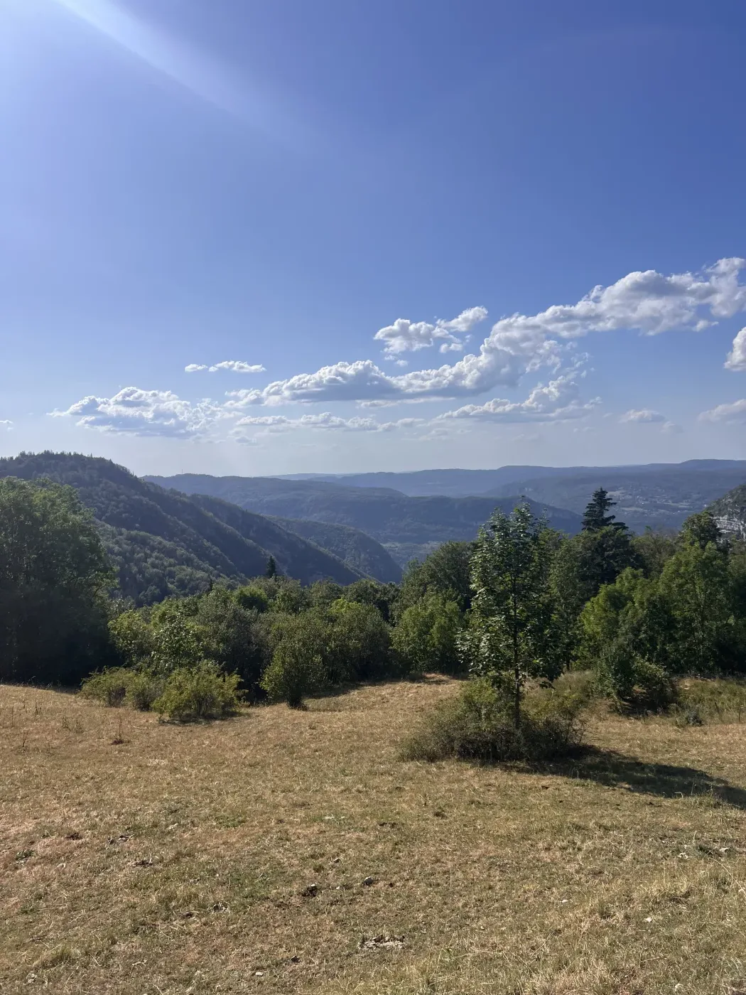 Paysage et communes du Haut-Jura pour illustrer le référencement local