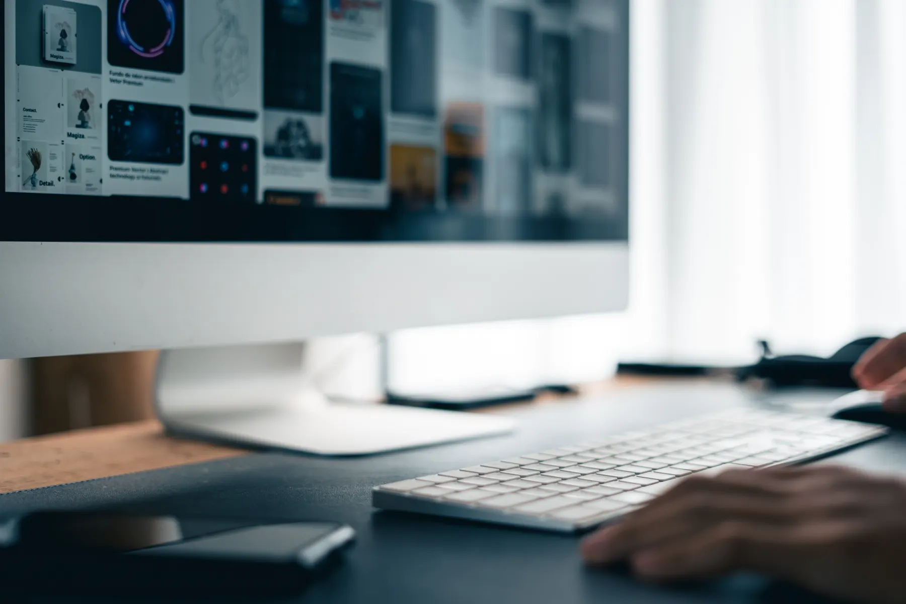 Équipe travaillant sur une solution web dans le Haut-Jura