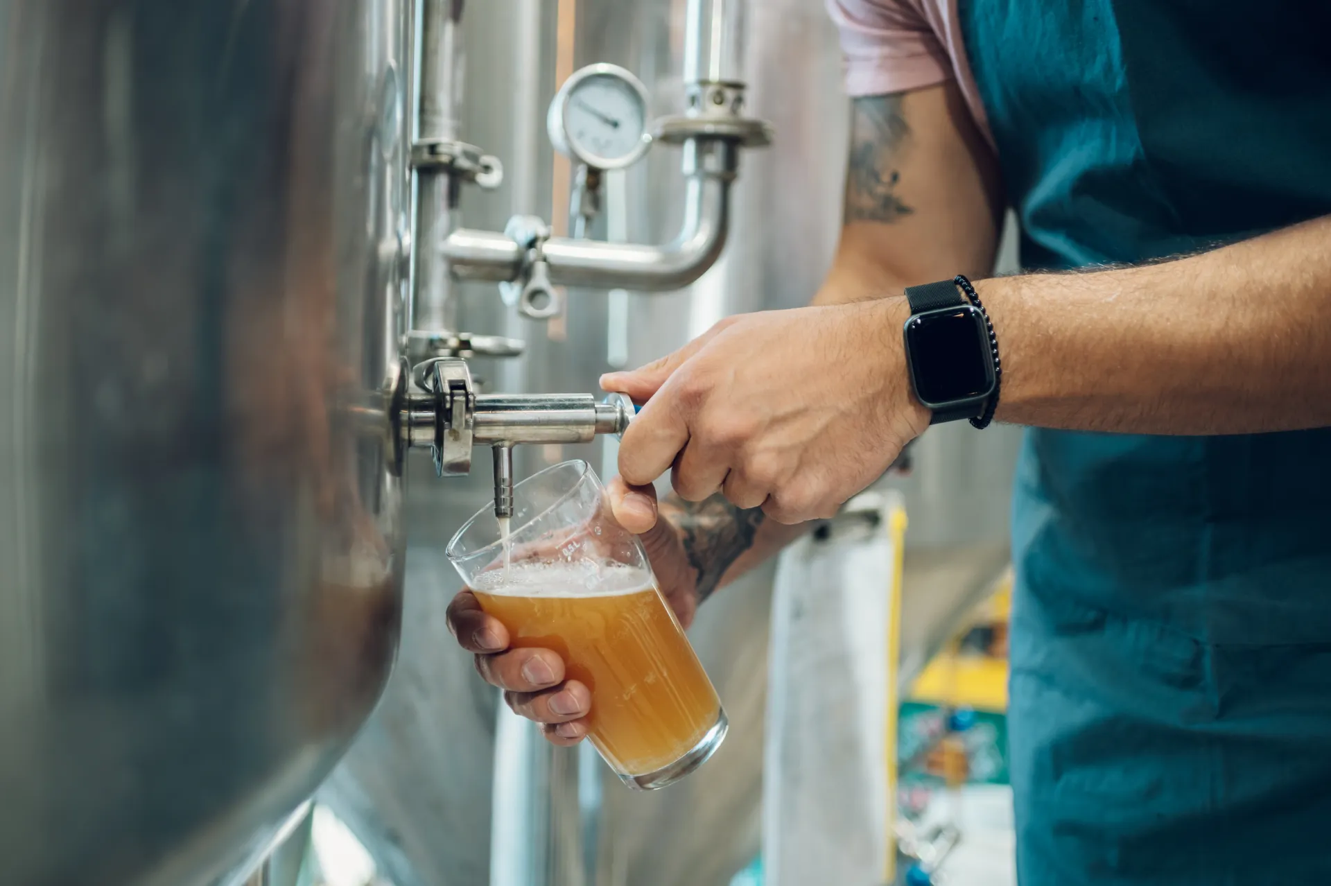 Bière artisanale servie à la pression