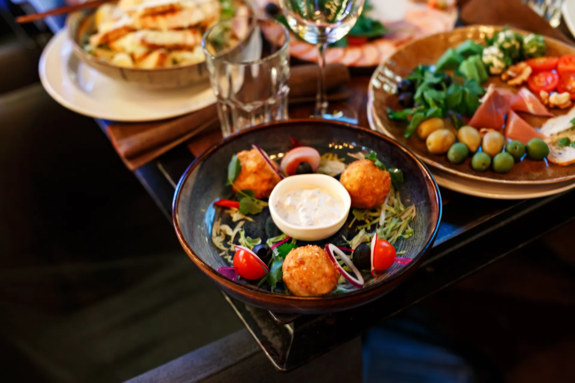 Plats servis à table dans un restaurant