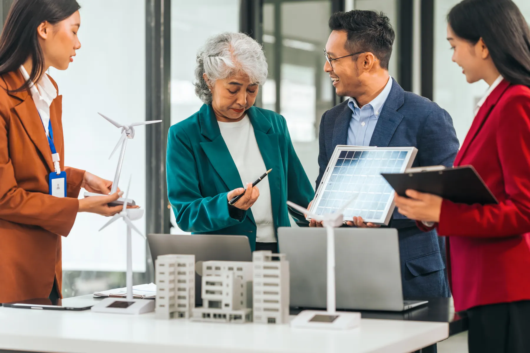 Réunion de conseil avec une équipe en entreprise