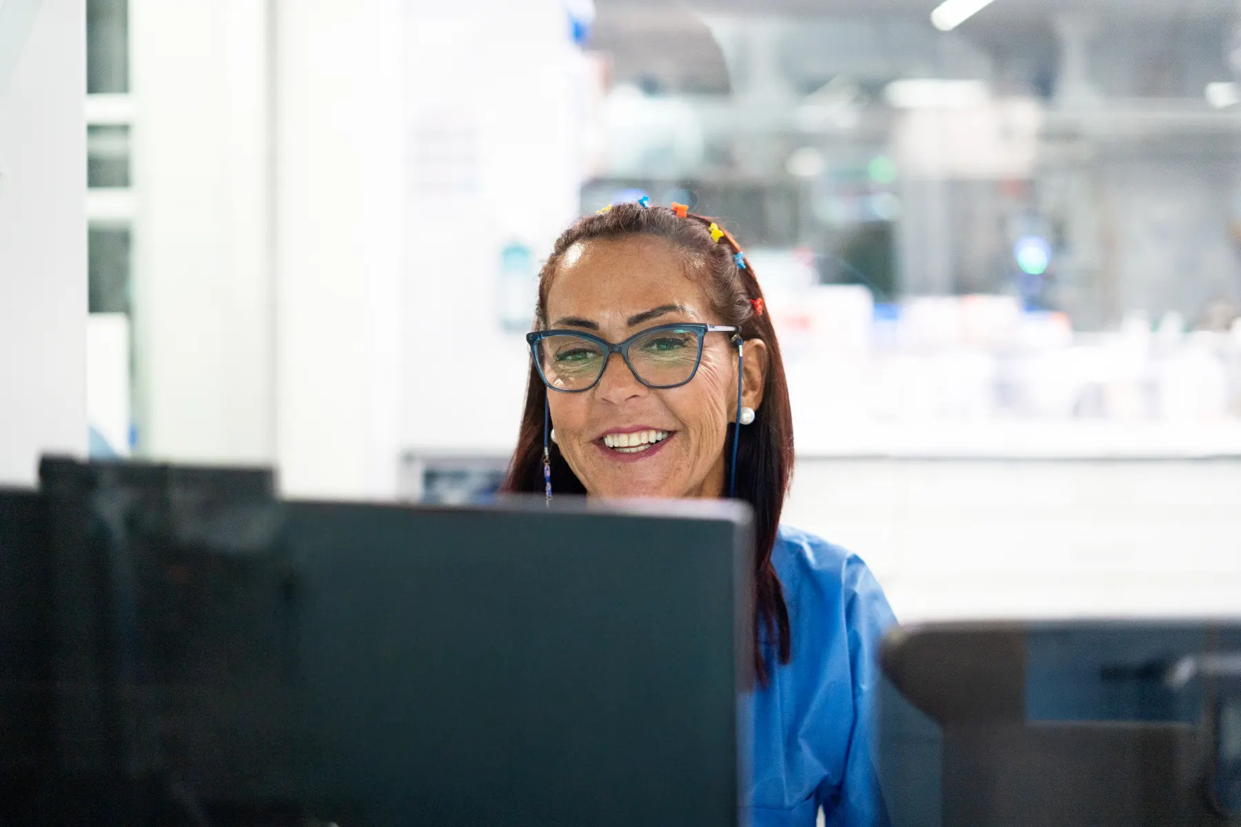 Professionnelle travaillant sur l’administration d’un site WordPress