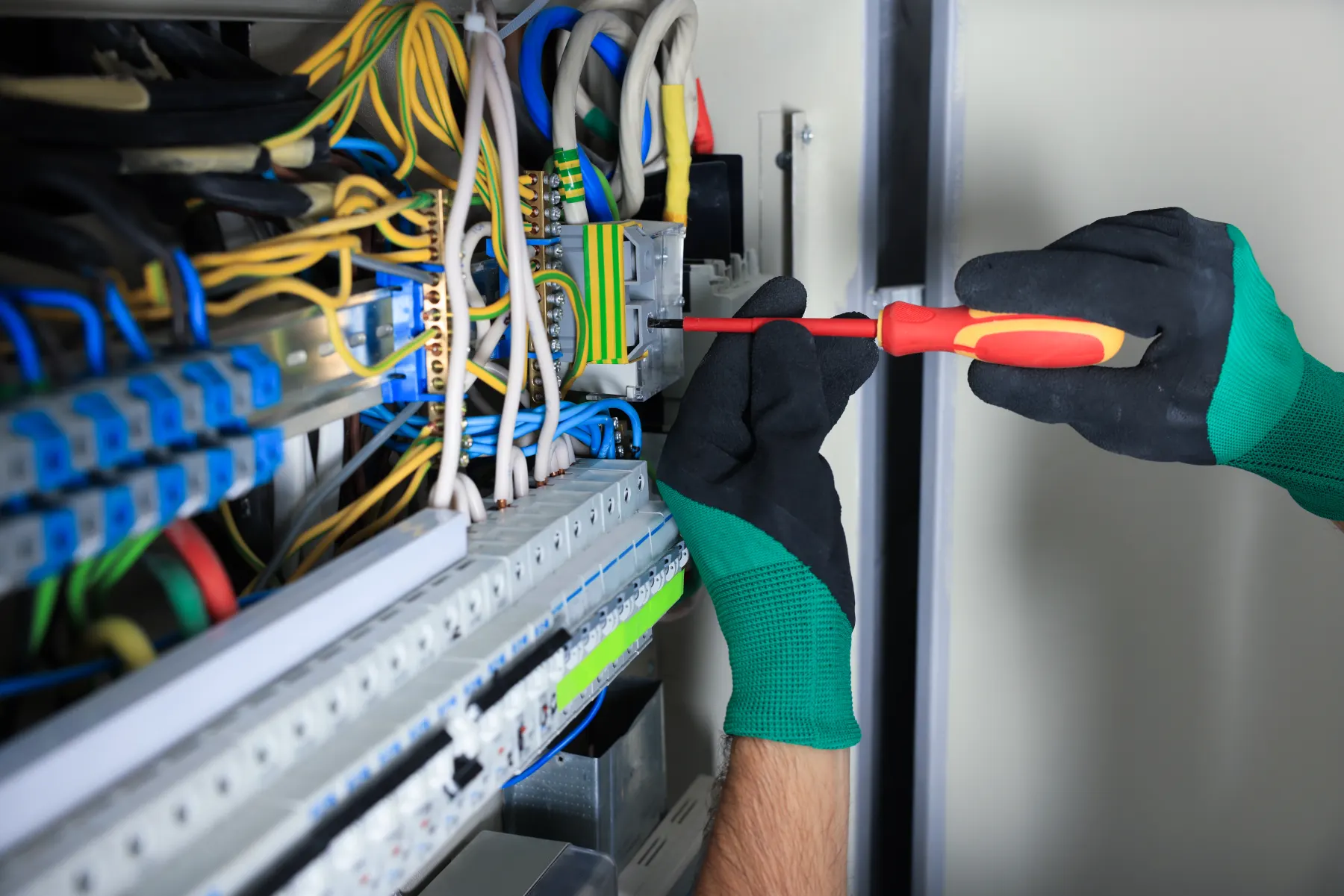 Câblage réalisé par un électricien professionnel