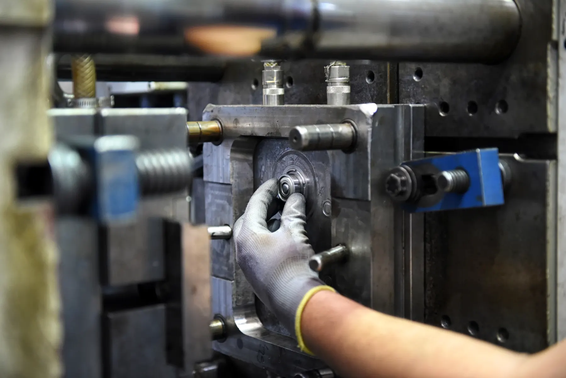 Ingénieur travaillant sur un projet industriel