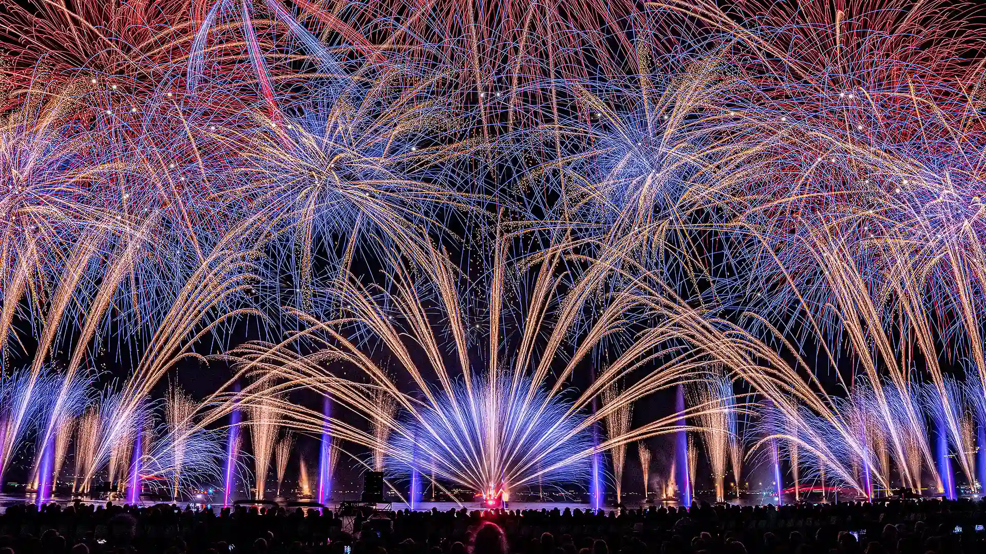 Spectacle pyrotechnique Arteventia lors de la Fête du lac d’Annecy