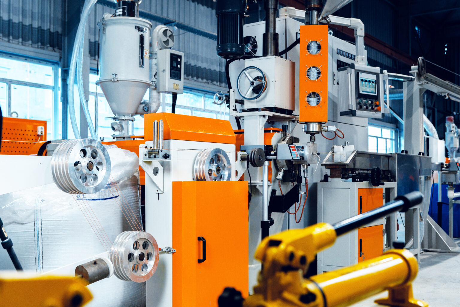 Machines et &eacute;quipements d&rsquo;une ligne de production industrielle